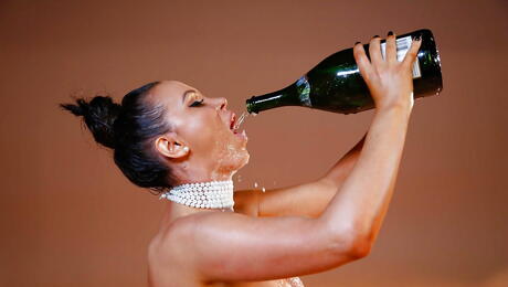 Enchanting canadian milf Nikki Benz reveals big knockers and loves dildo 